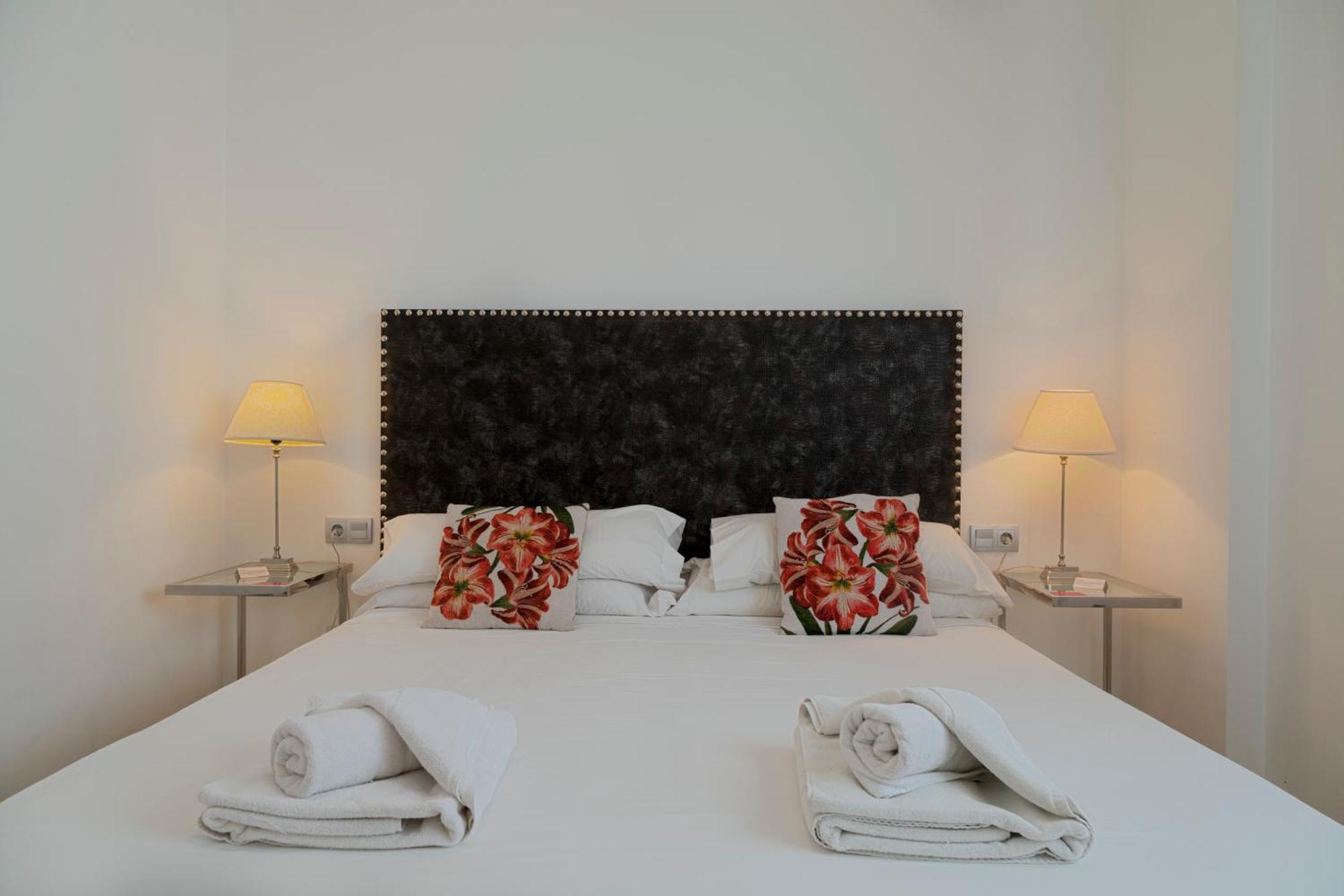Caleta Homes - Apartamentos Pompidou Μάλαγα Δωμάτιο φωτογραφία